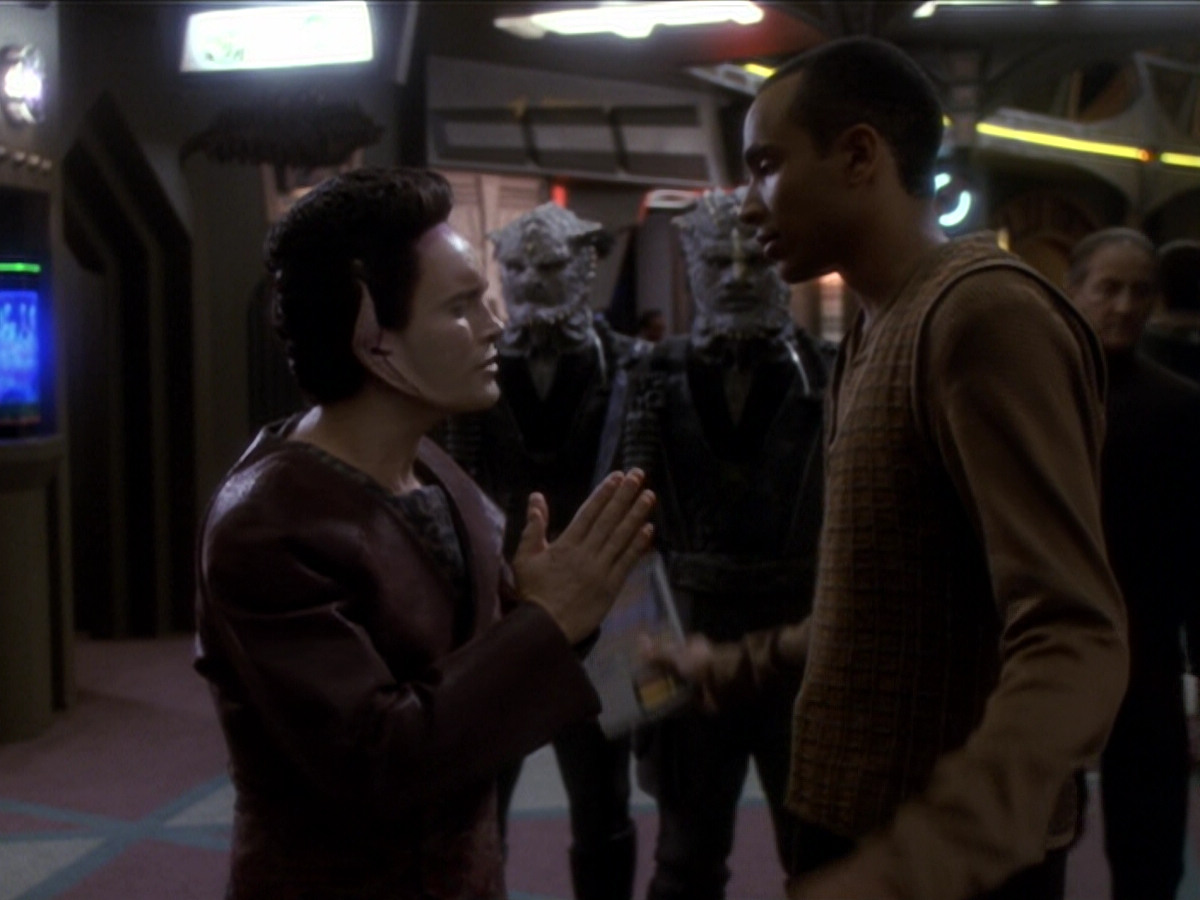 extant_StarTrek_DS9_6x01-ATimeToStand_02024.jpg