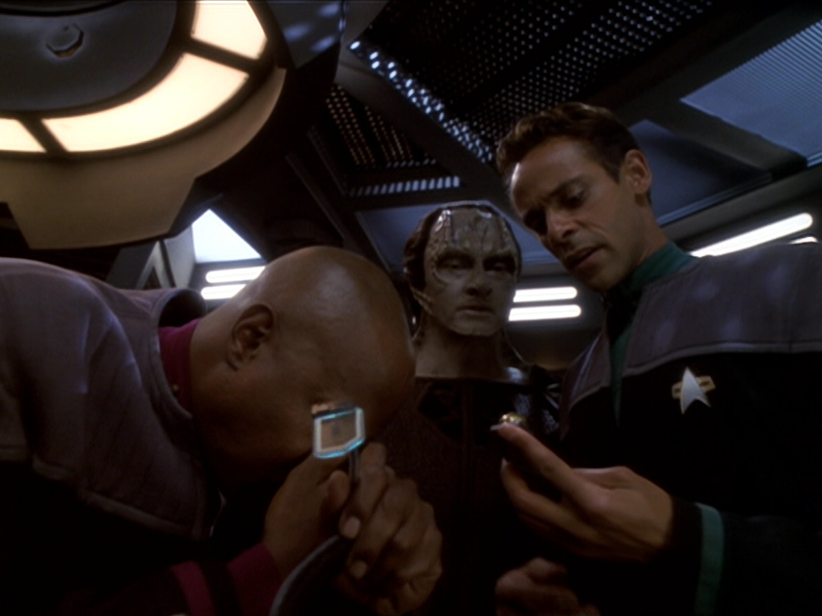 extant_StarTrek_DS9_6x01-ATimeToStand_02719.jpg