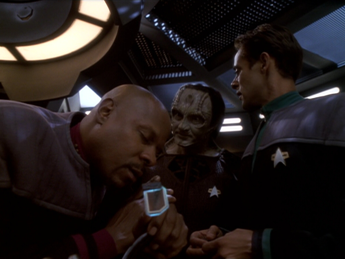 extant_StarTrek_DS9_6x01-ATimeToStand_02732.jpg