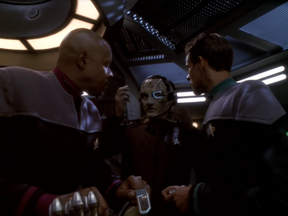 extant_StarTrek_DS9_6x01-ATimeToStand_02775.jpg