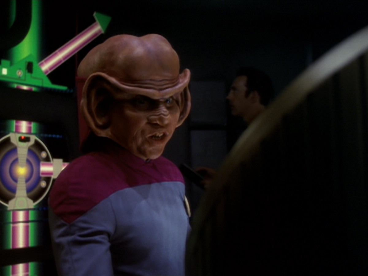 extant_StarTrek_DS9_6x01-ATimeToStand_02783.jpg