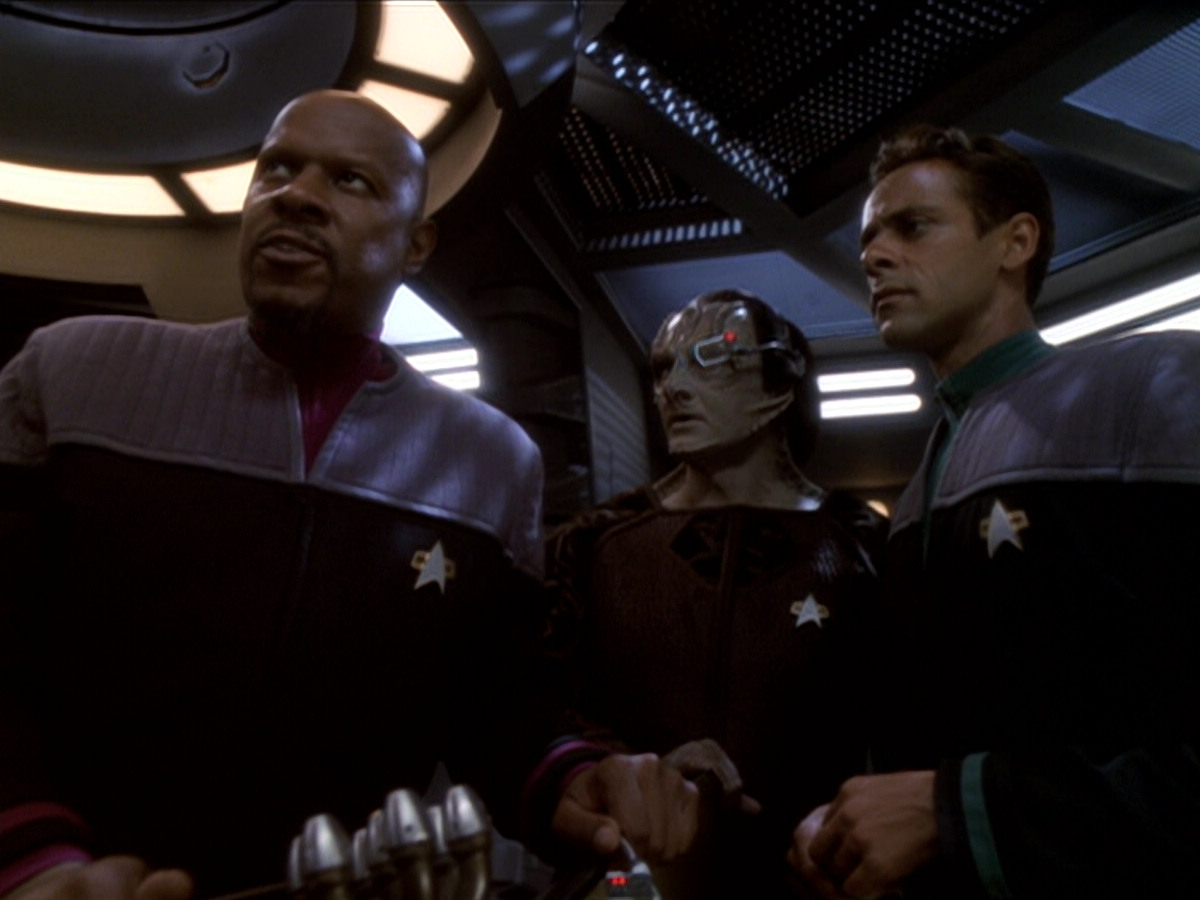 extant_StarTrek_DS9_6x01-ATimeToStand_02795.jpg