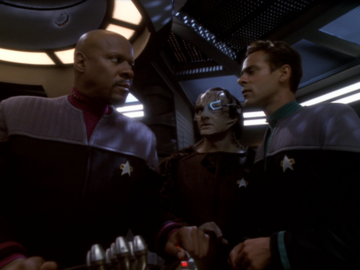 extant_StarTrek_DS9_6x01-ATimeToStand_02798.jpg