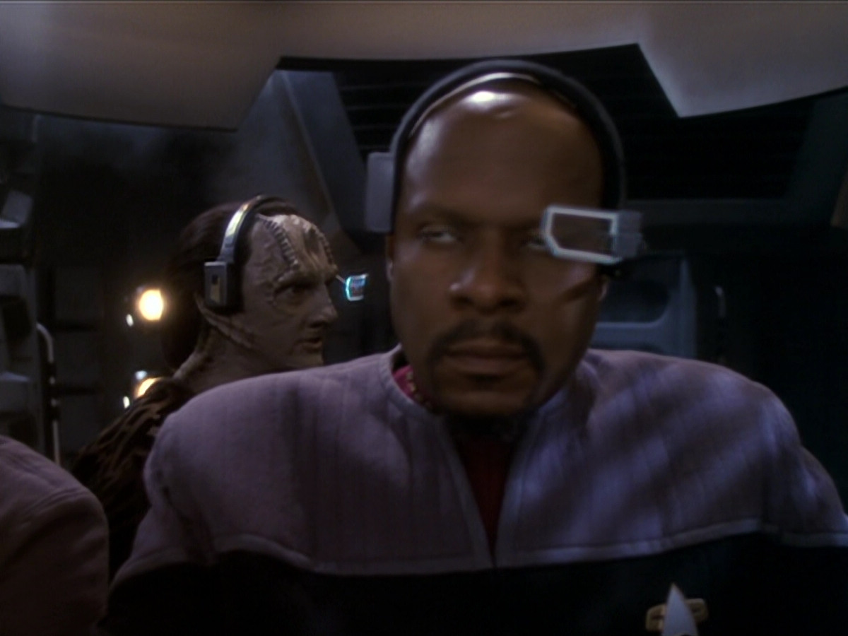 extant_StarTrek_DS9_6x01-ATimeToStand_02828.jpg