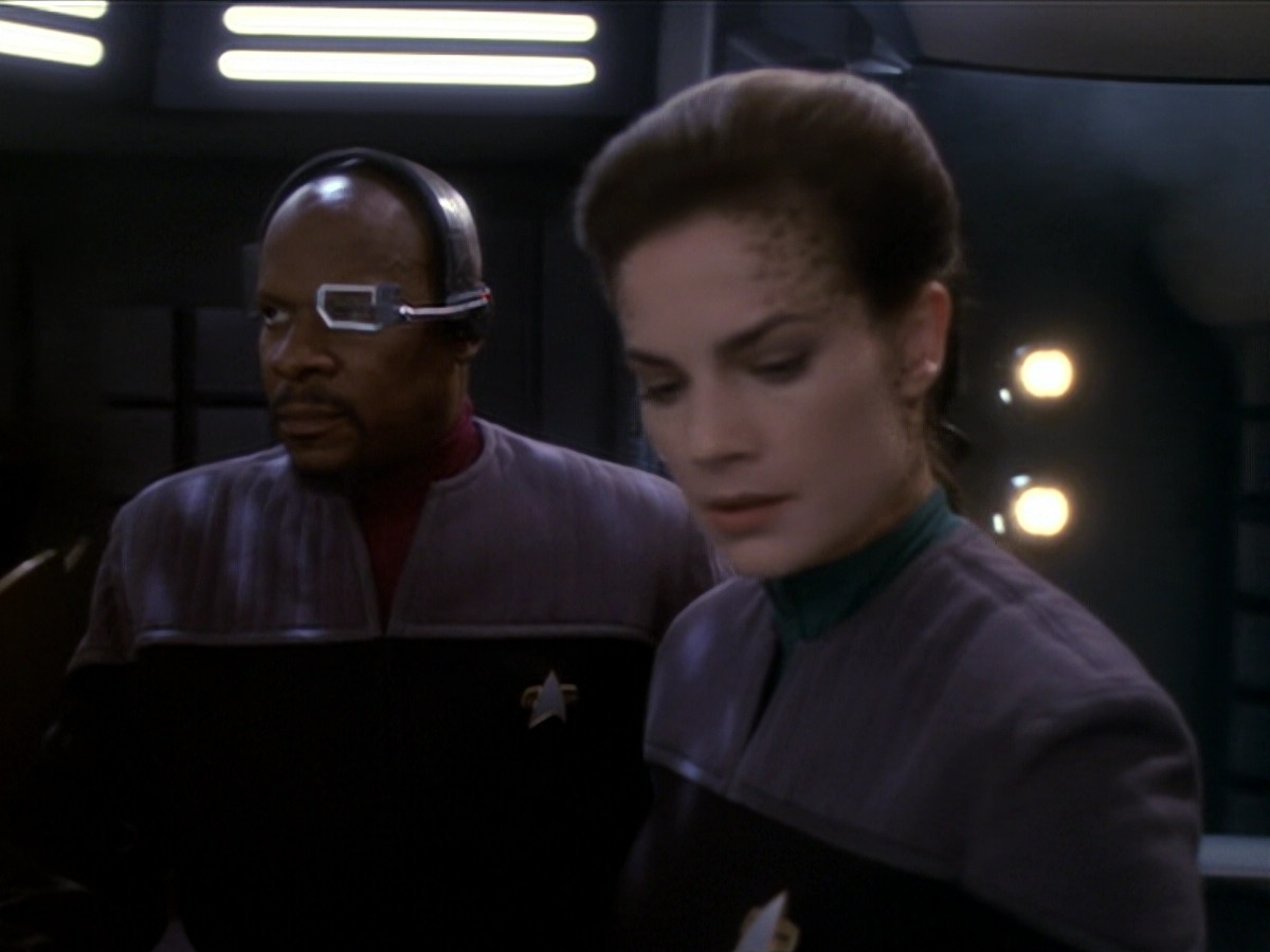 extant_StarTrek_DS9_6x01-ATimeToStand_02843.jpg