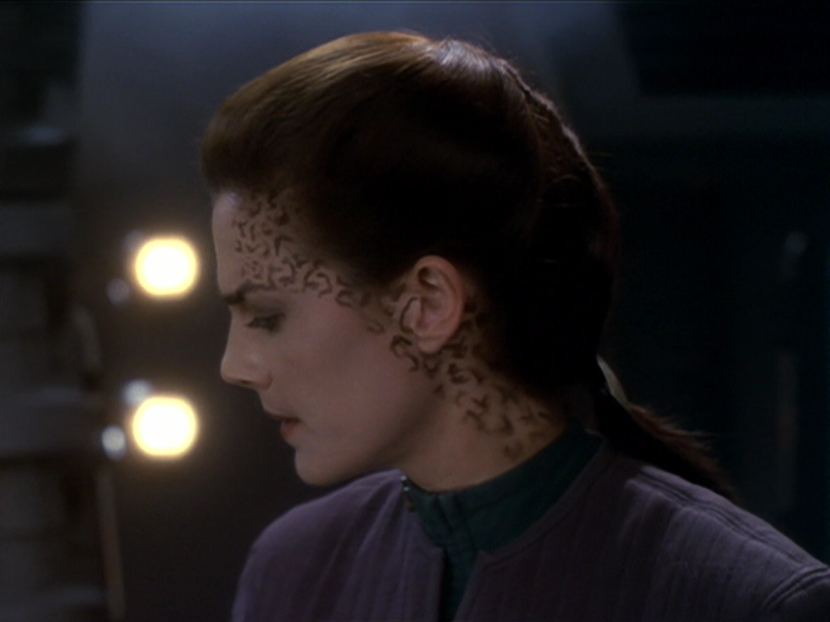 extant_StarTrek_DS9_6x01-ATimeToStand_02922.jpg