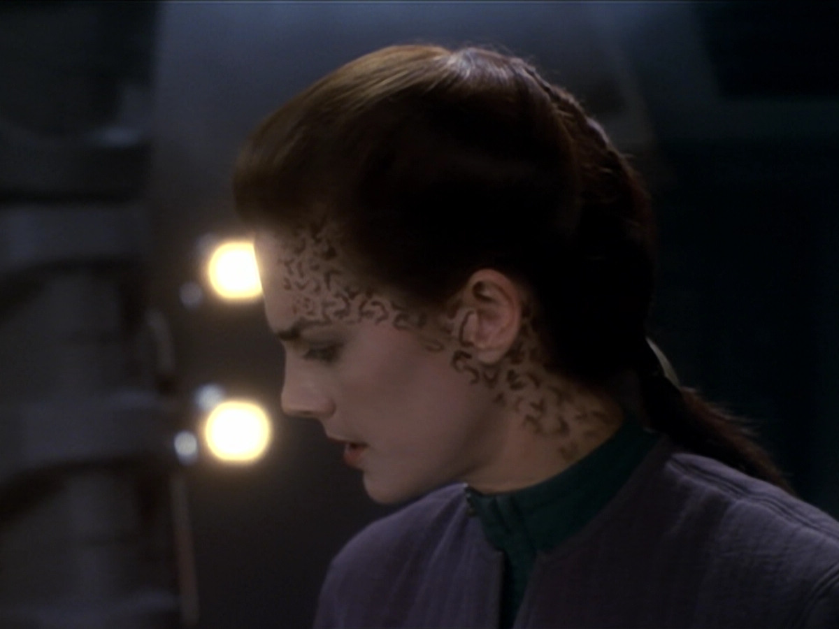 extant_StarTrek_DS9_6x01-ATimeToStand_02923.jpg