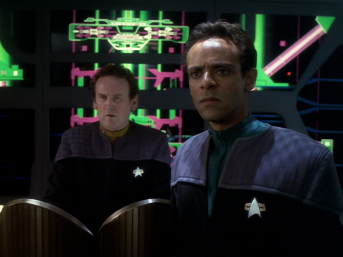 extant_StarTrek_DS9_6x01-ATimeToStand_02940.jpg