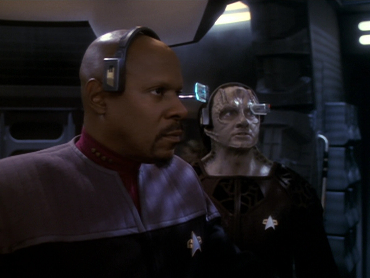 extant_StarTrek_DS9_6x01-ATimeToStand_02946.jpg