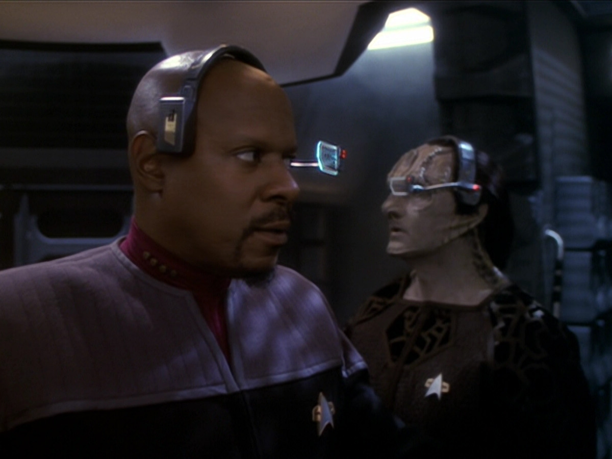 extant_StarTrek_DS9_6x01-ATimeToStand_02980.jpg