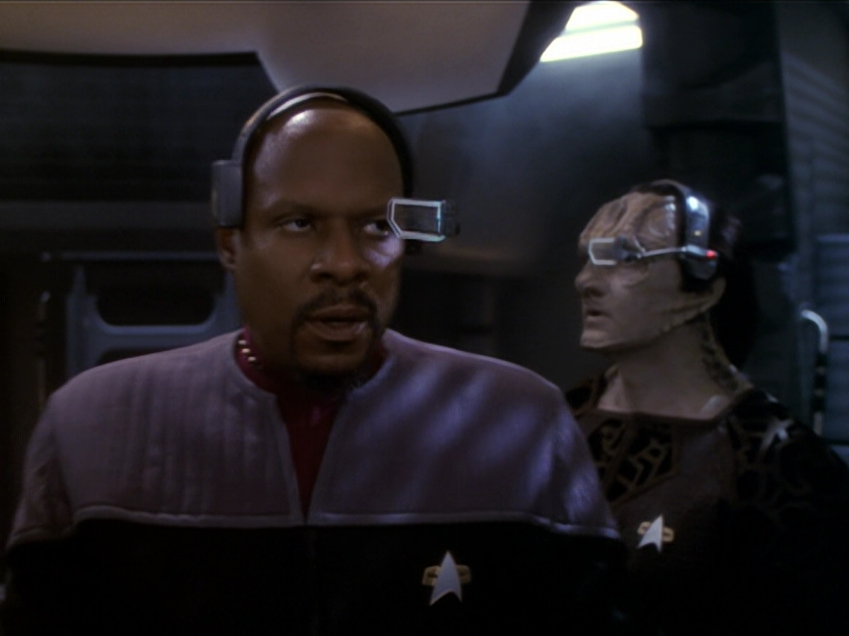extant_StarTrek_DS9_6x01-ATimeToStand_02986.jpg