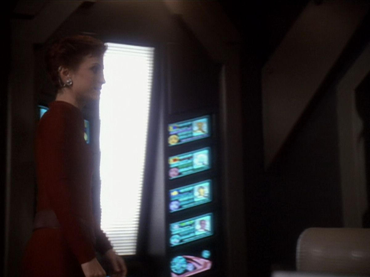 extant_StarTrek_DS9_6x01-ATimeToStand_03010.jpg