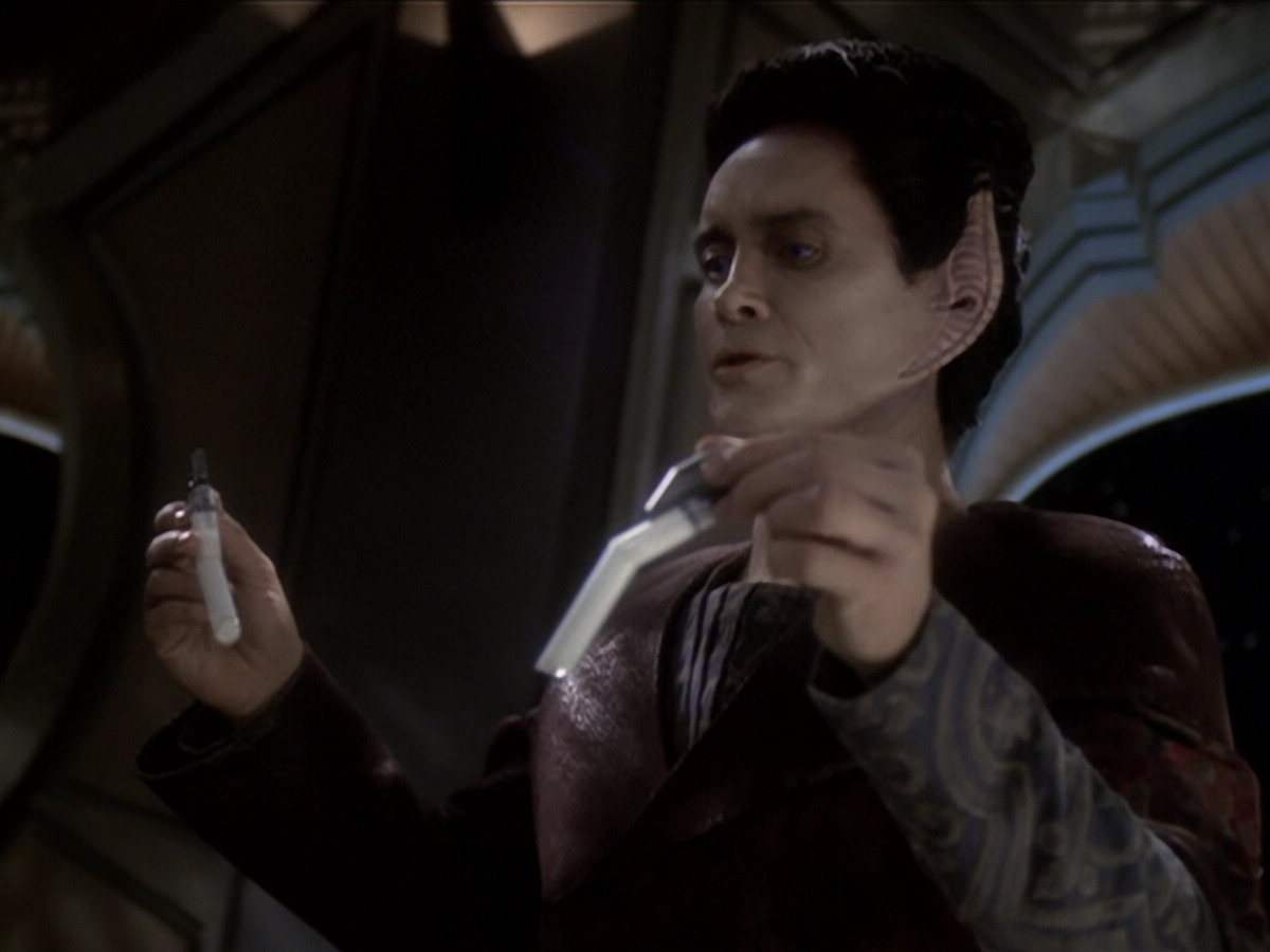 extant_StarTrek_DS9_6x01-ATimeToStand_03085.jpg