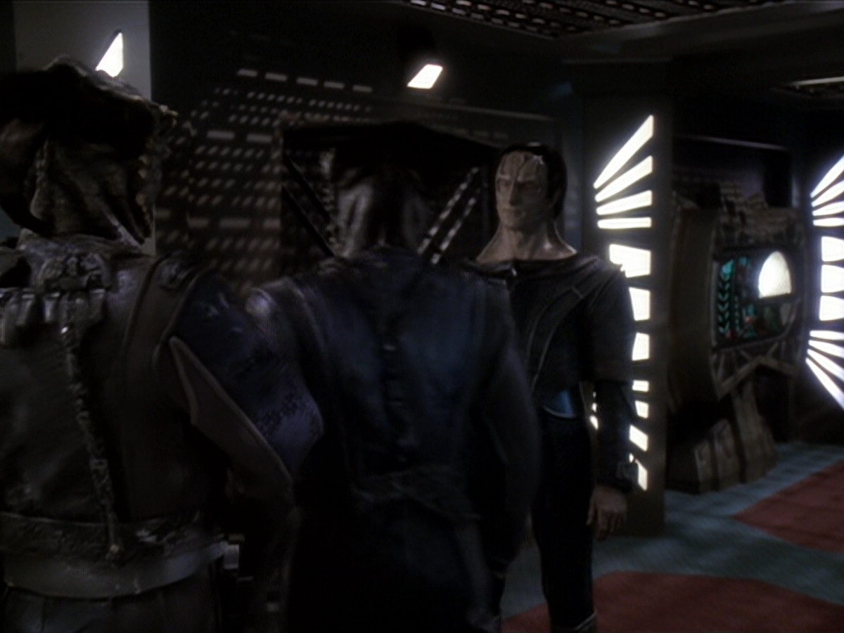 extant_StarTrek_DS9_6x01-ATimeToStand_03100.jpg