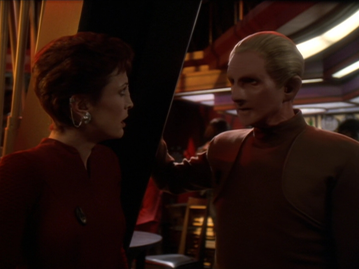 extant_StarTrek_DS9_6x01-ATimeToStand_03239.jpg