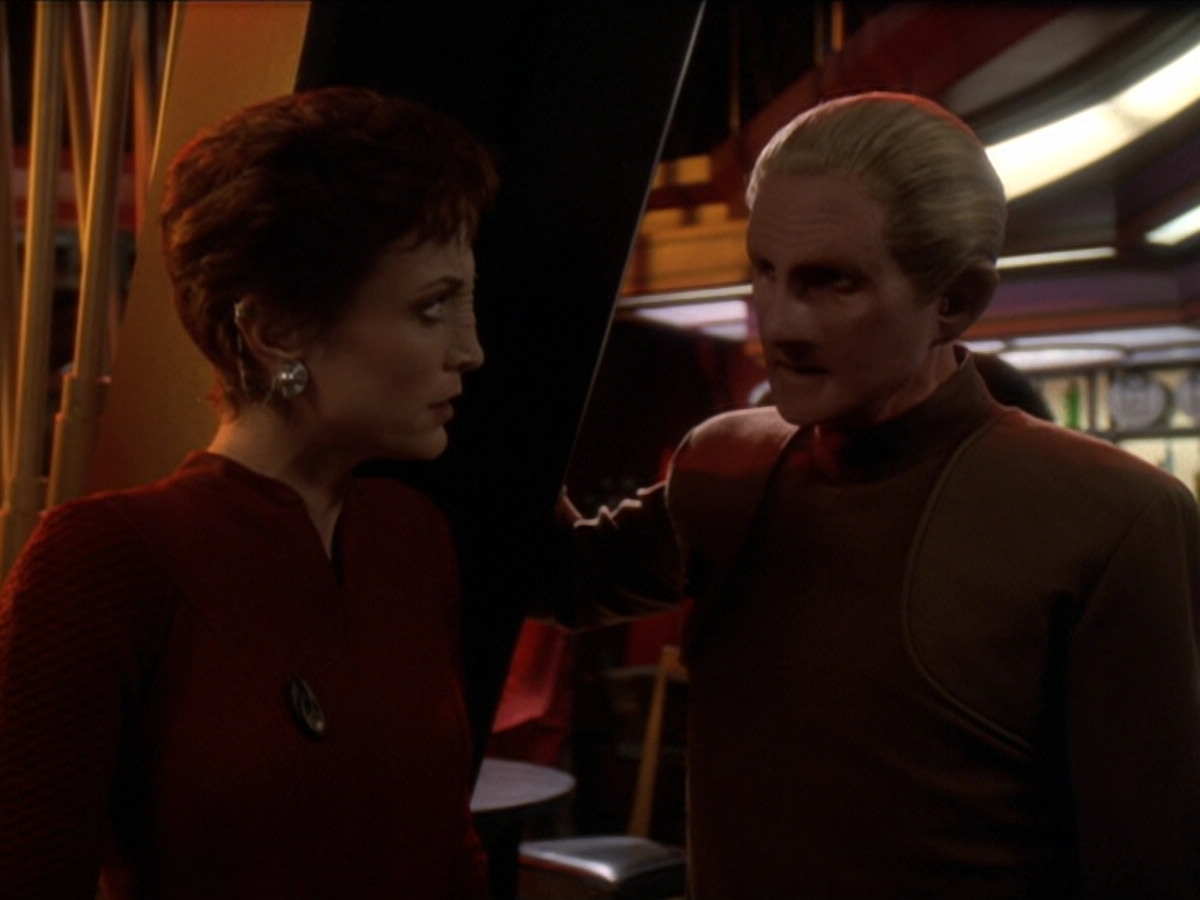 extant_StarTrek_DS9_6x01-ATimeToStand_03246.jpg