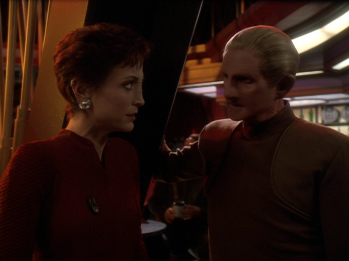 extant_StarTrek_DS9_6x01-ATimeToStand_03258.jpg