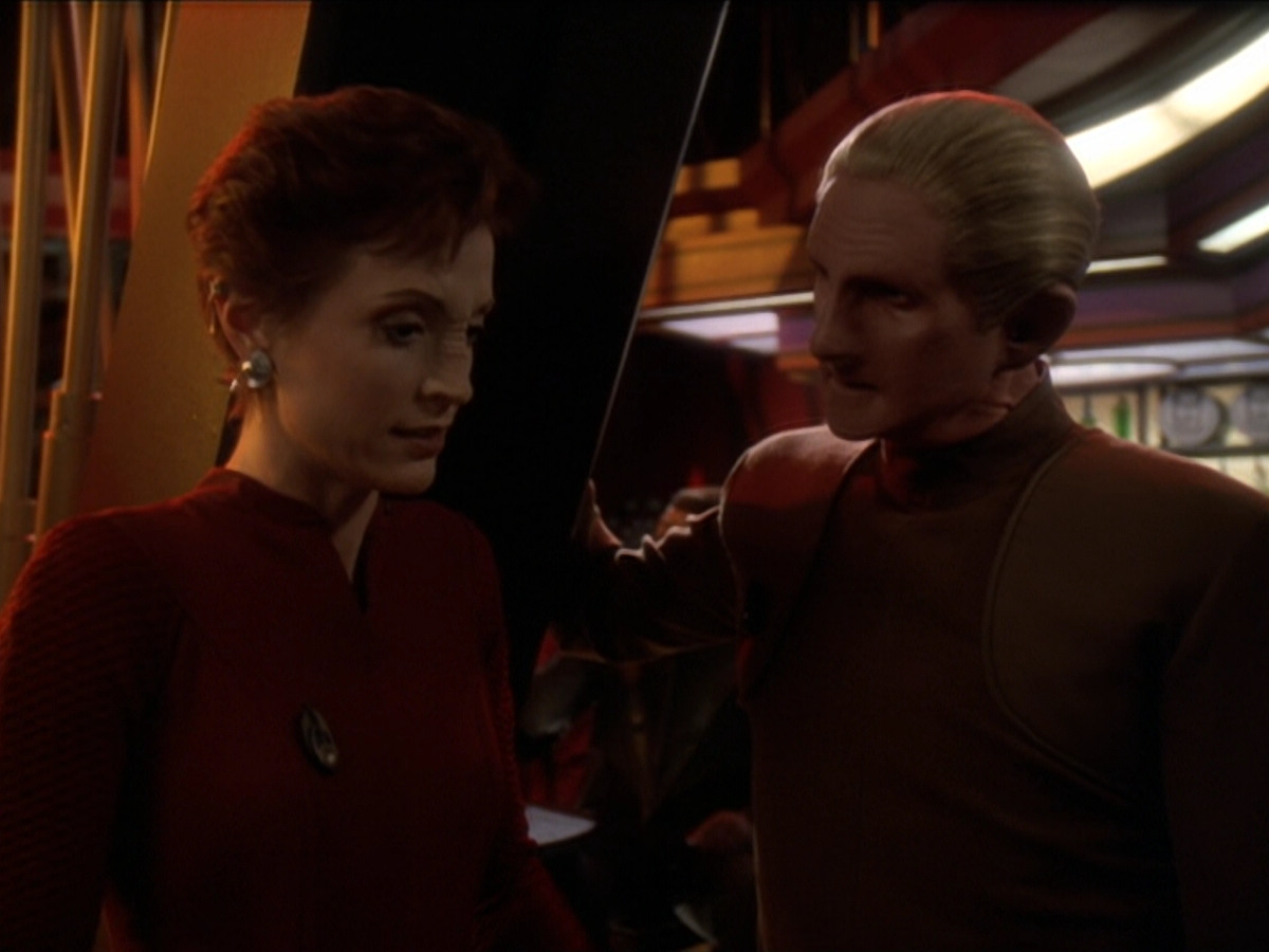 extant_StarTrek_DS9_6x01-ATimeToStand_03262.jpg