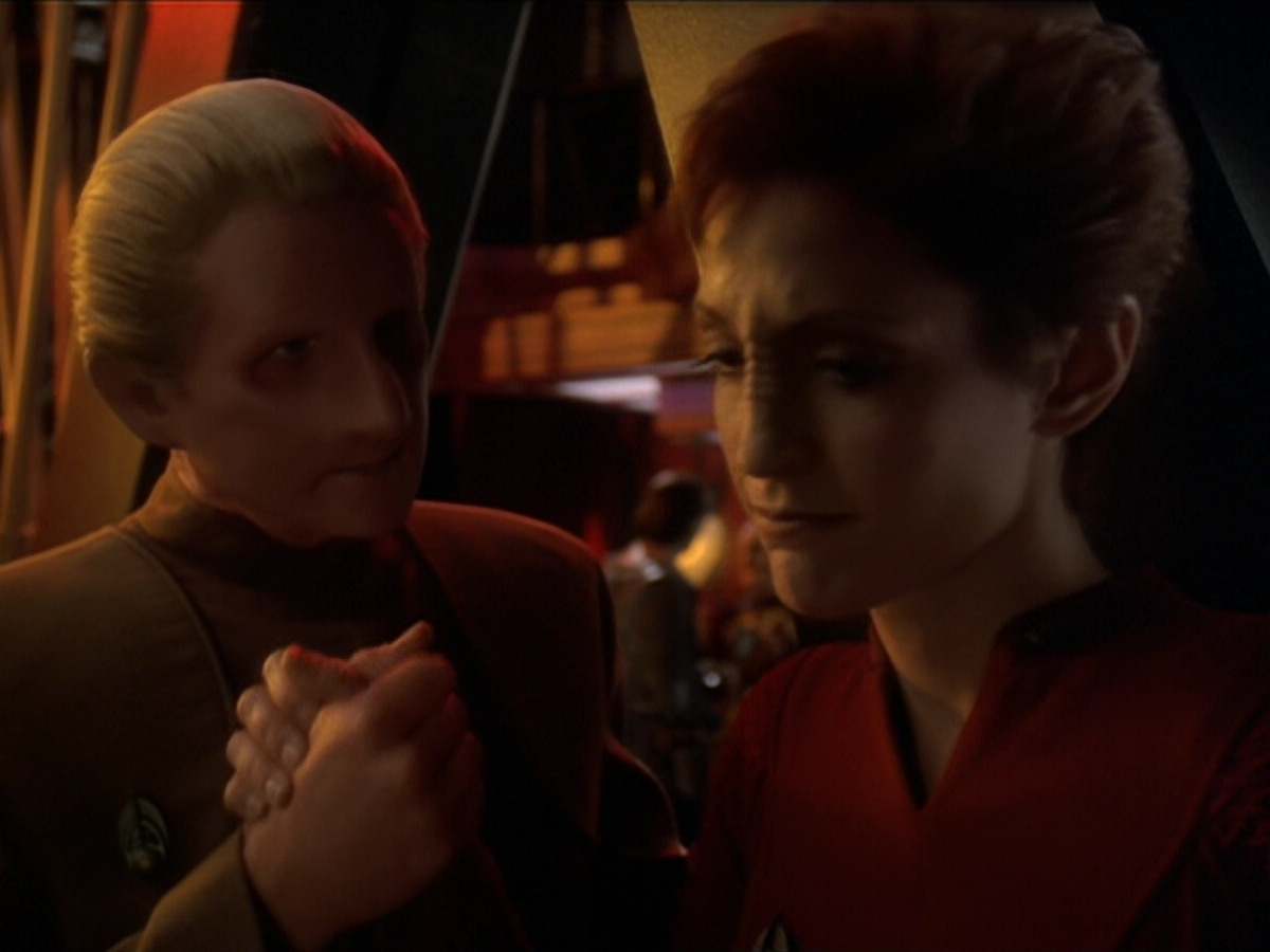 extant_StarTrek_DS9_6x01-ATimeToStand_03292.jpg