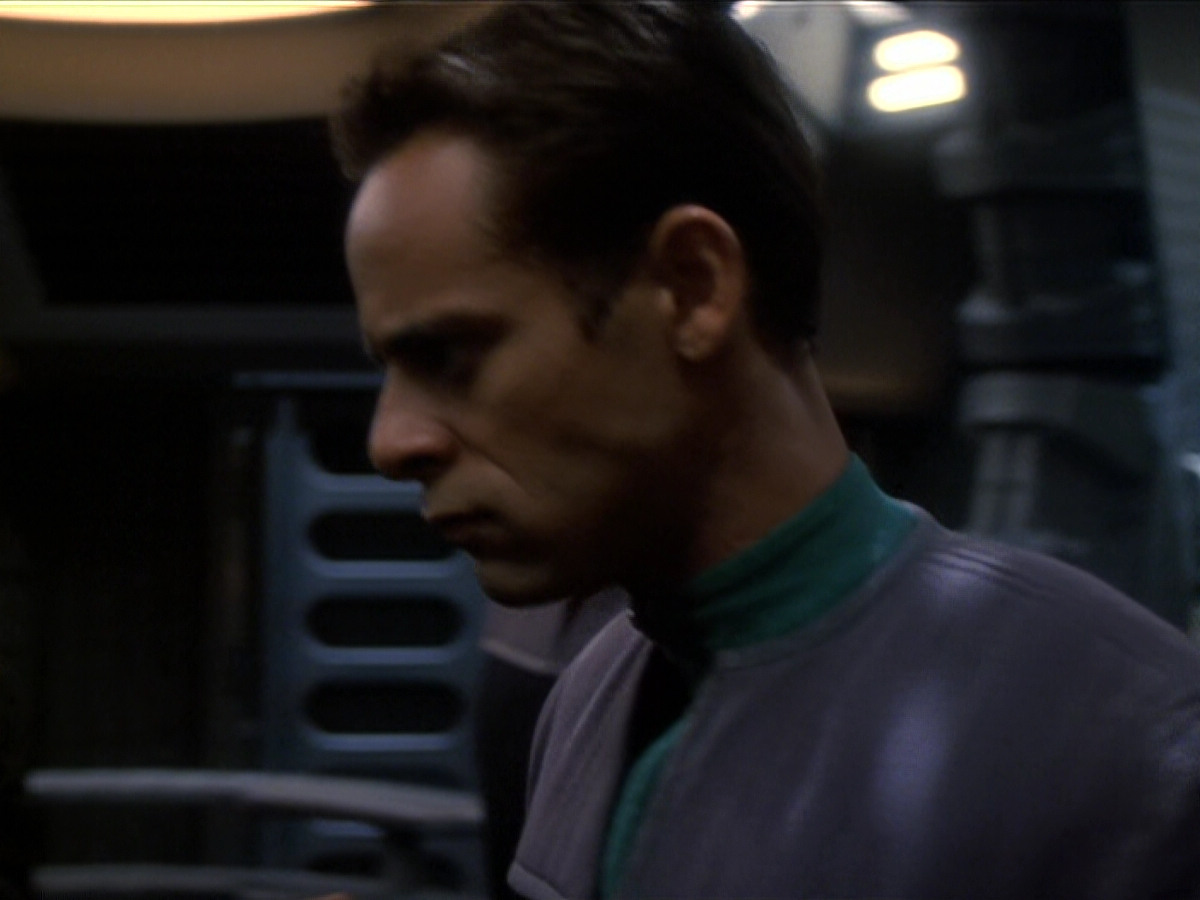 extant_StarTrek_DS9_6x01-ATimeToStand_03331.jpg