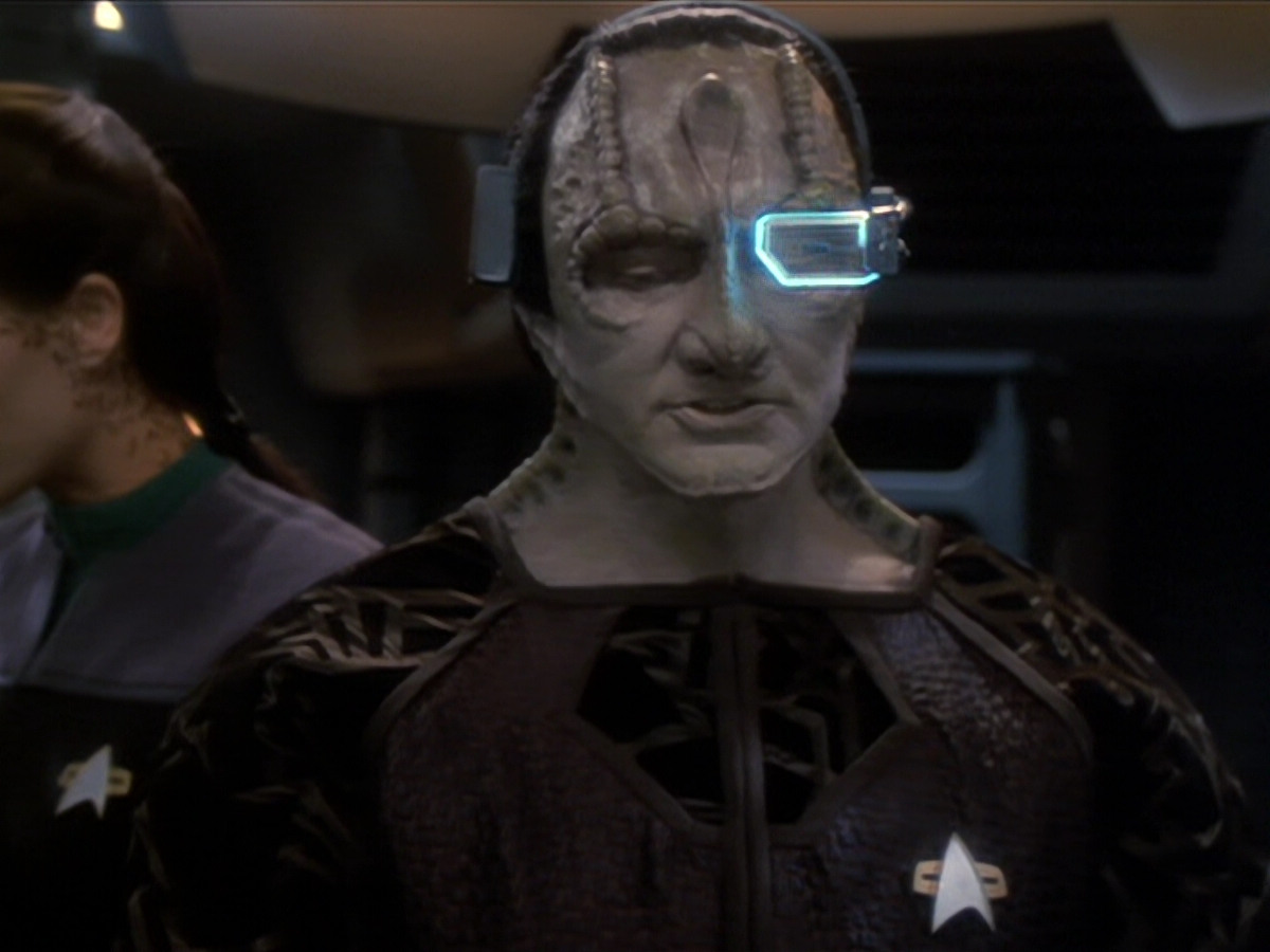 extant_StarTrek_DS9_6x01-ATimeToStand_03357.jpg