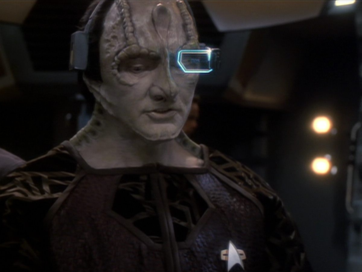 extant_StarTrek_DS9_6x01-ATimeToStand_03360.jpg