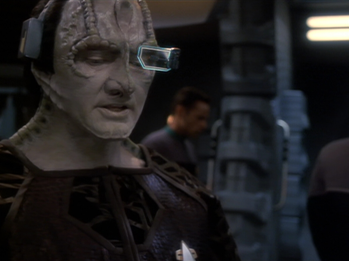 extant_StarTrek_DS9_6x01-ATimeToStand_03363.jpg