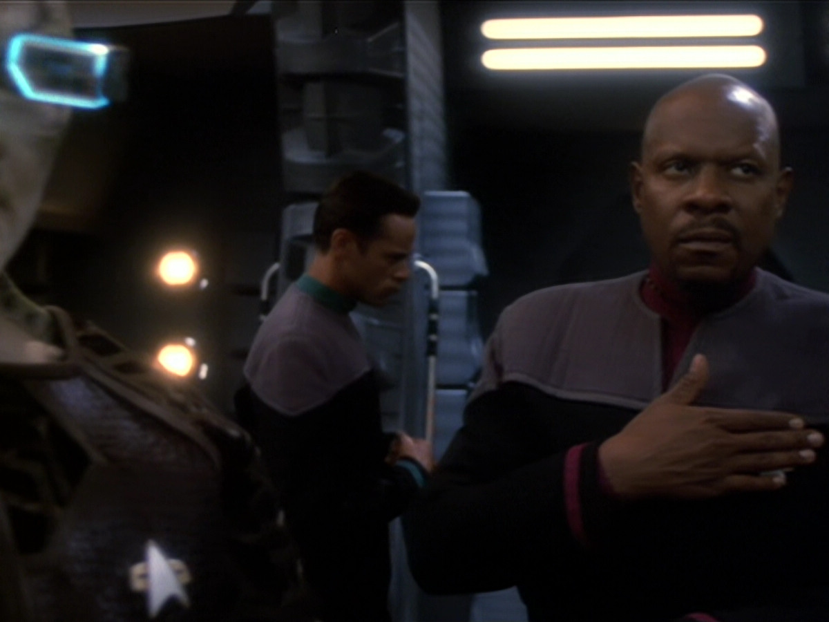 extant_StarTrek_DS9_6x01-ATimeToStand_03365.jpg
