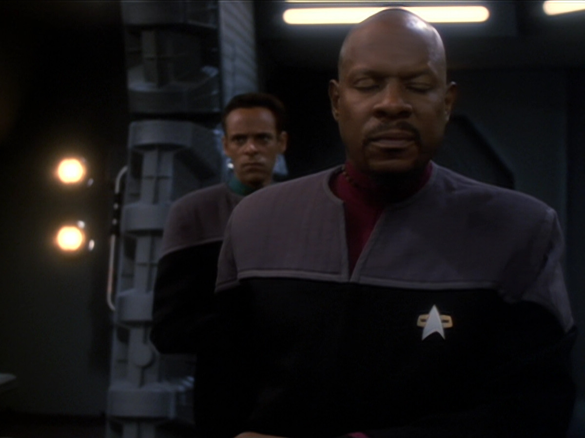 extant_StarTrek_DS9_6x01-ATimeToStand_03368.jpg