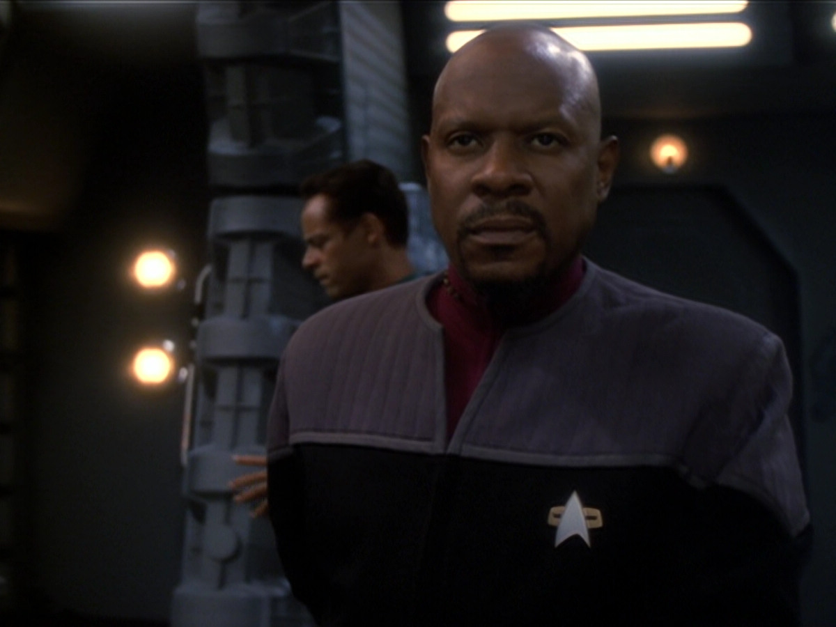 extant_StarTrek_DS9_6x01-ATimeToStand_03371.jpg