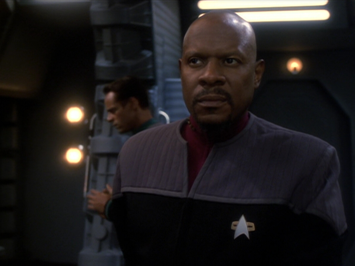 extant_StarTrek_DS9_6x01-ATimeToStand_03372.jpg