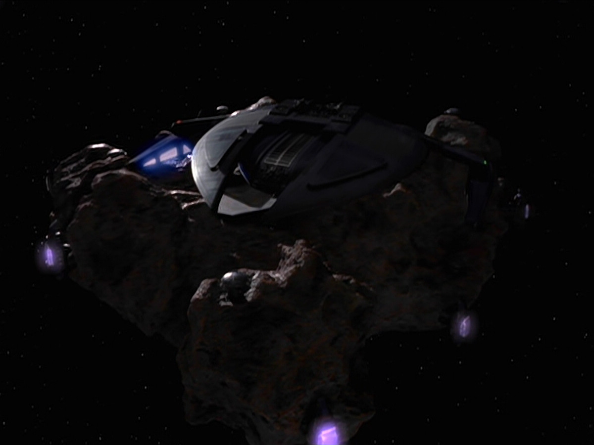 extant_StarTrek_DS9_6x01-ATimeToStand_03413.jpg