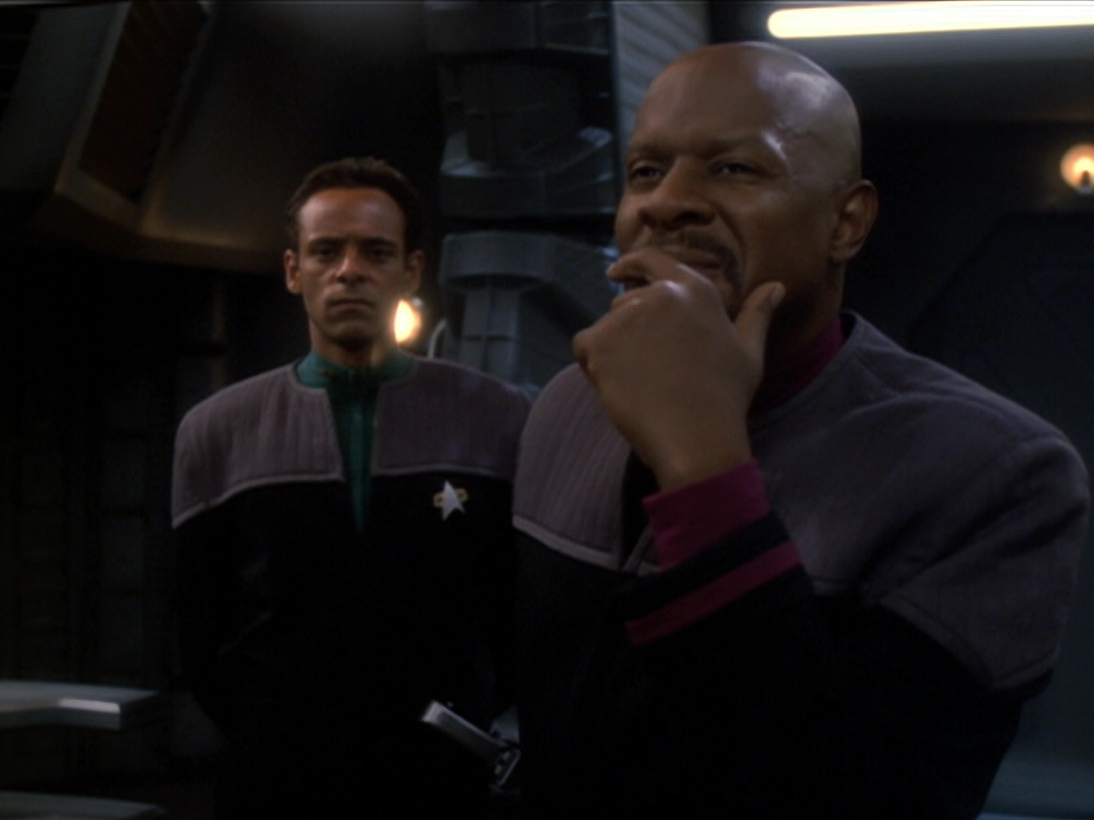 extant_StarTrek_DS9_6x01-ATimeToStand_03471.jpg