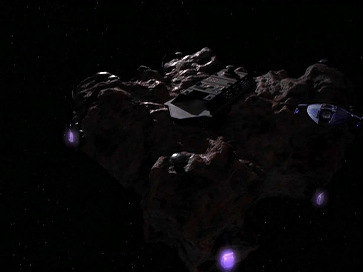 extant_StarTrek_DS9_6x01-ATimeToStand_03472.jpg