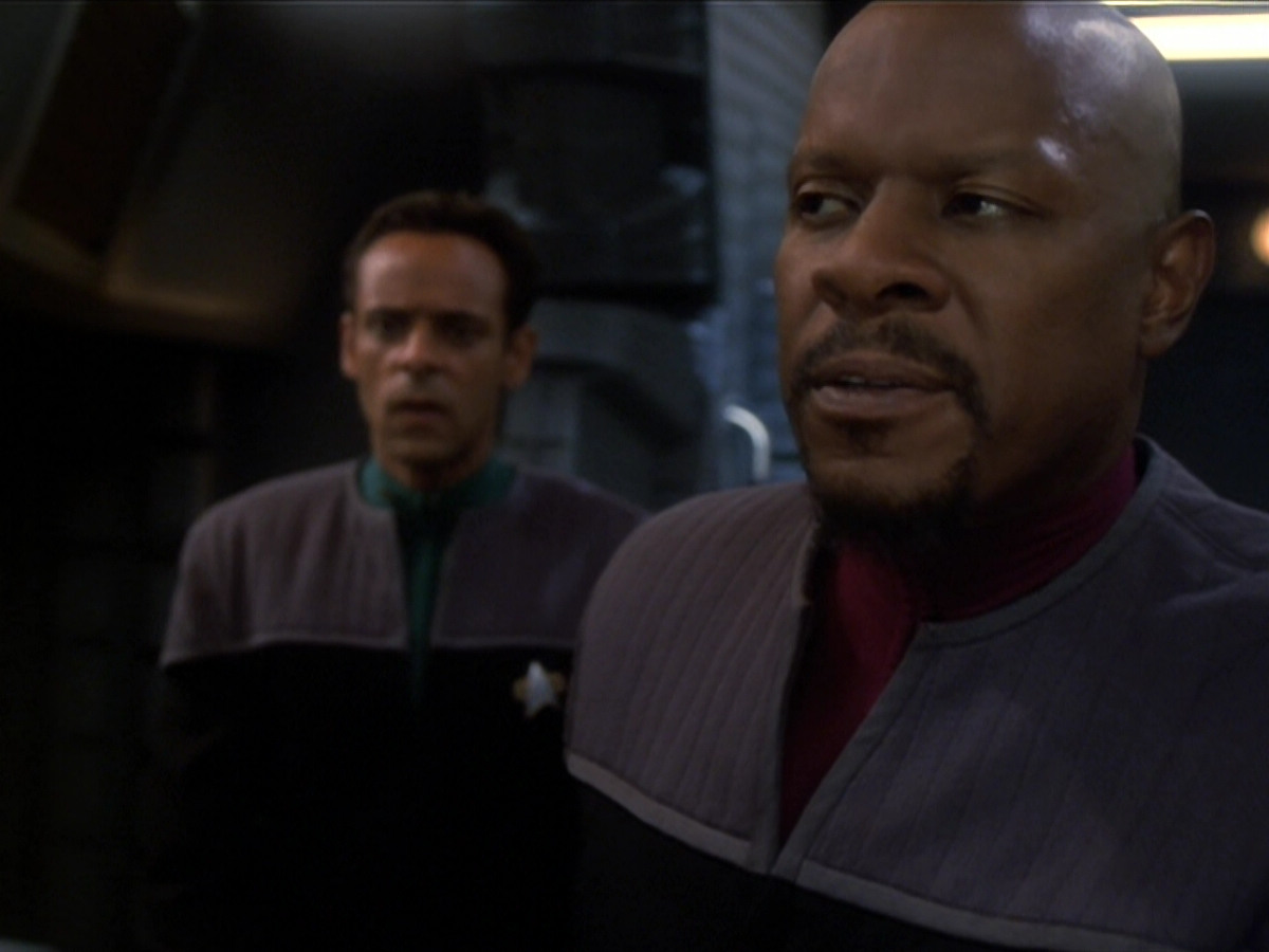 extant_StarTrek_DS9_6x01-ATimeToStand_03486.jpg
