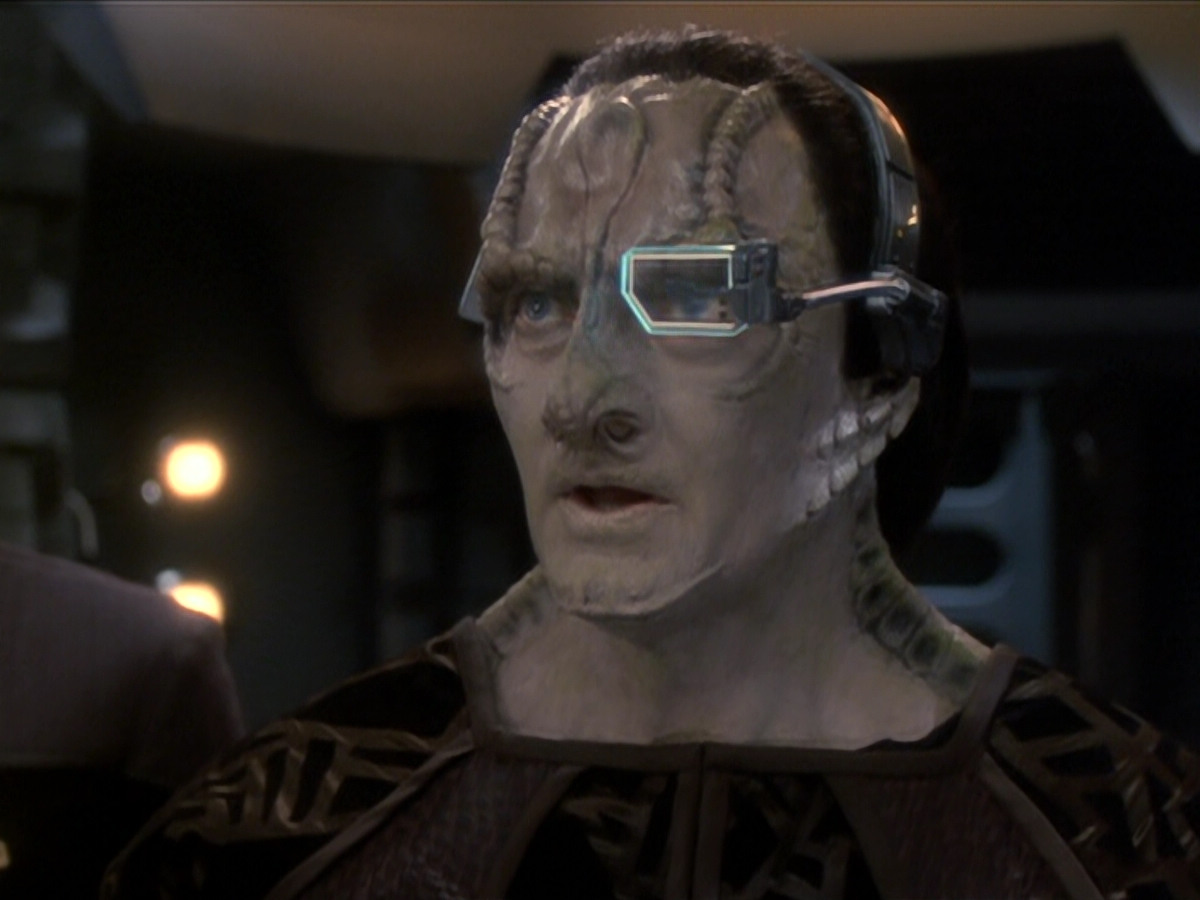 extant_StarTrek_DS9_6x01-ATimeToStand_03487.jpg