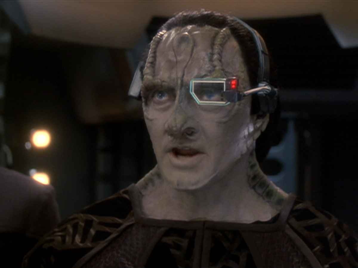 extant_StarTrek_DS9_6x01-ATimeToStand_03489.jpg