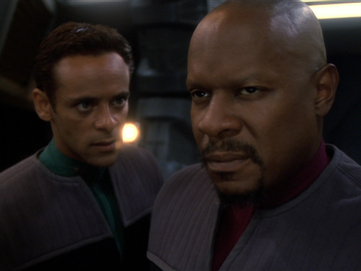 extant_StarTrek_DS9_6x01-ATimeToStand_03506.jpg