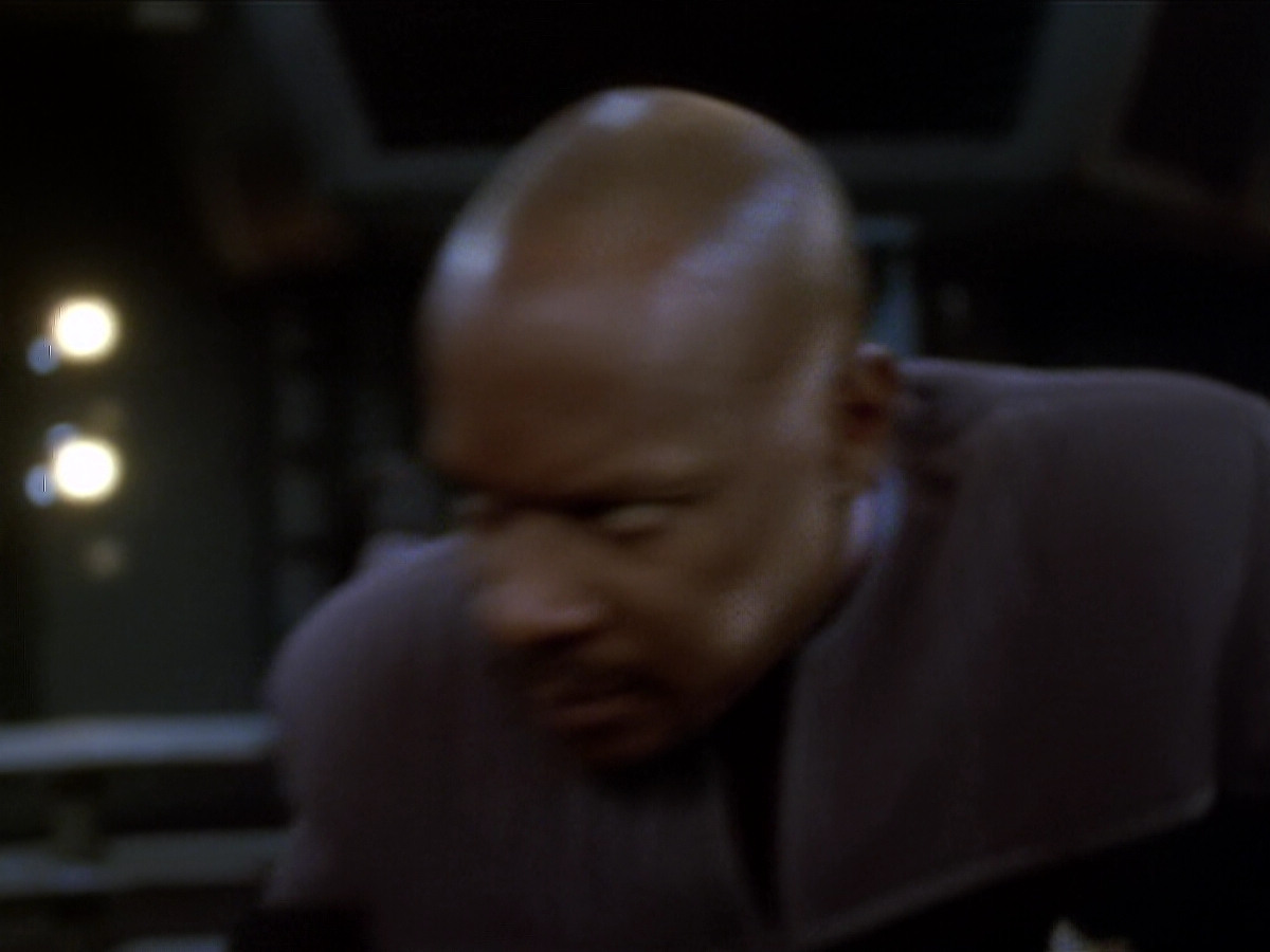 extant_StarTrek_DS9_6x01-ATimeToStand_03627.jpg