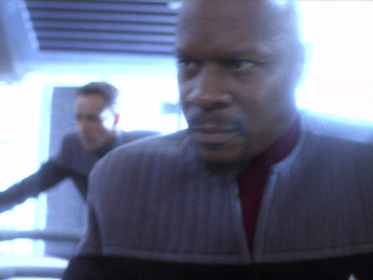 extant_StarTrek_DS9_6x01-ATimeToStand_03645.jpg