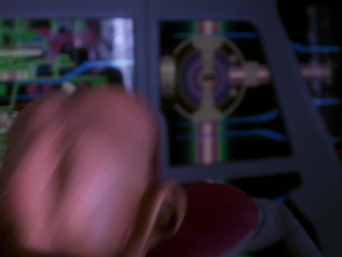 extant_StarTrek_DS9_6x01-ATimeToStand_03648.jpg