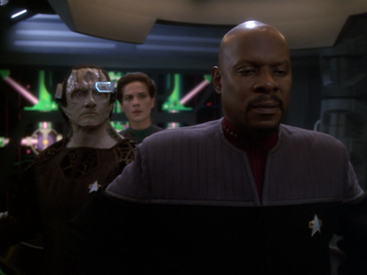 extant_StarTrek_DS9_6x01-ATimeToStand_03705.jpg