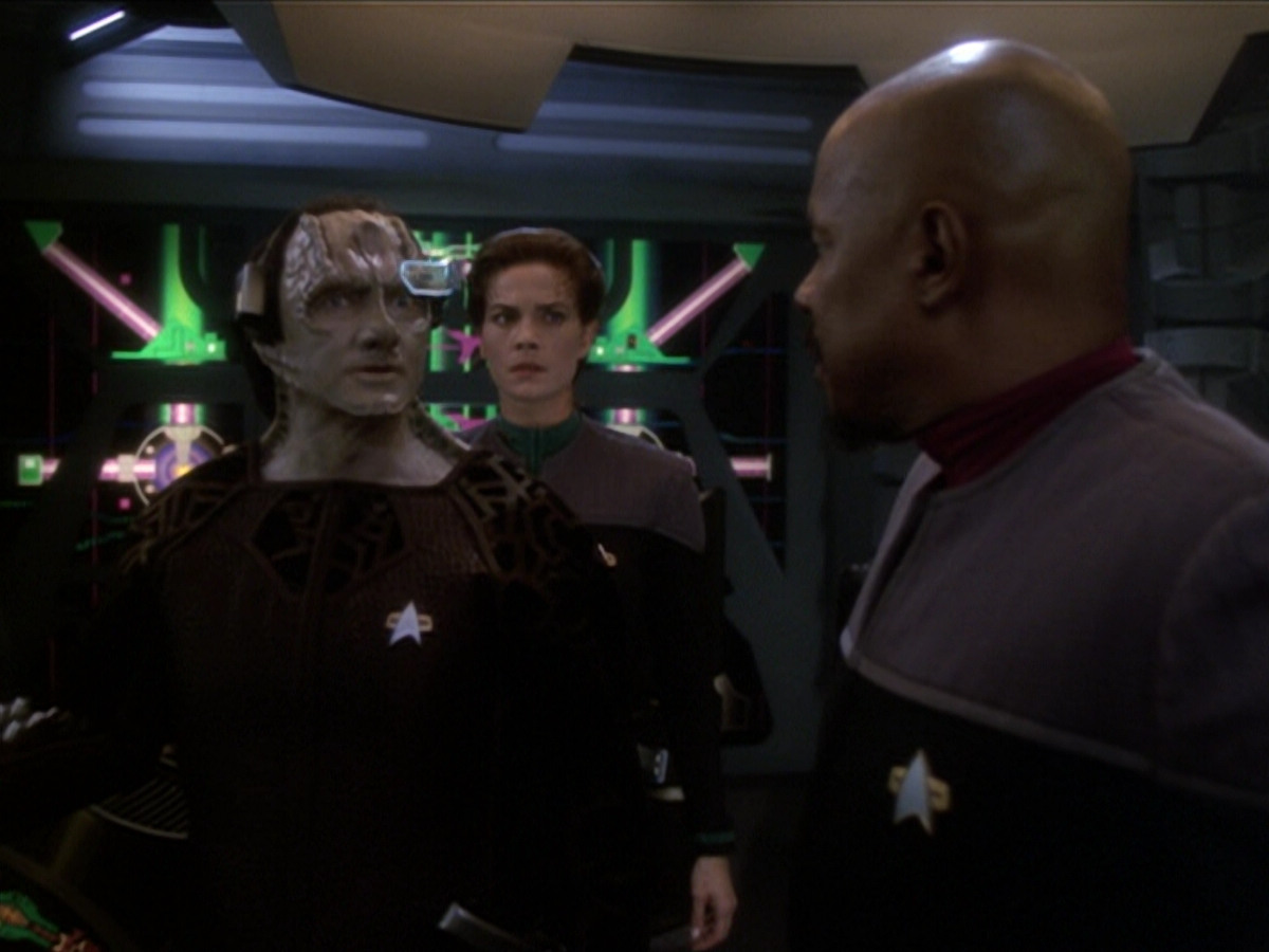 extant_StarTrek_DS9_6x01-ATimeToStand_03710.jpg