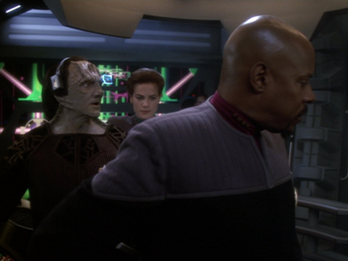 extant_StarTrek_DS9_6x01-ATimeToStand_03723.jpg