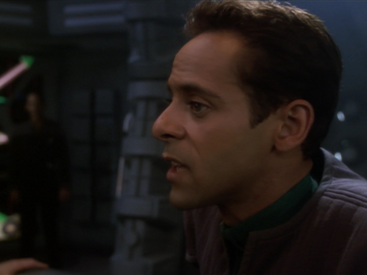 extant_StarTrek_DS9_6x01-ATimeToStand_03734.jpg