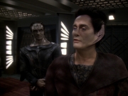 extant_StarTrek_DS9_6x01-ATimeToStand_00914.jpg