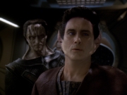 extant_StarTrek_DS9_6x01-ATimeToStand_01066.jpg