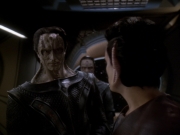 extant_StarTrek_DS9_6x01-ATimeToStand_01069.jpg