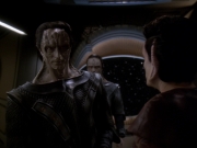 extant_StarTrek_DS9_6x01-ATimeToStand_01071.jpg