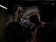 extant_StarTrek_DS9_6x01-ATimeToStand_01073.jpg